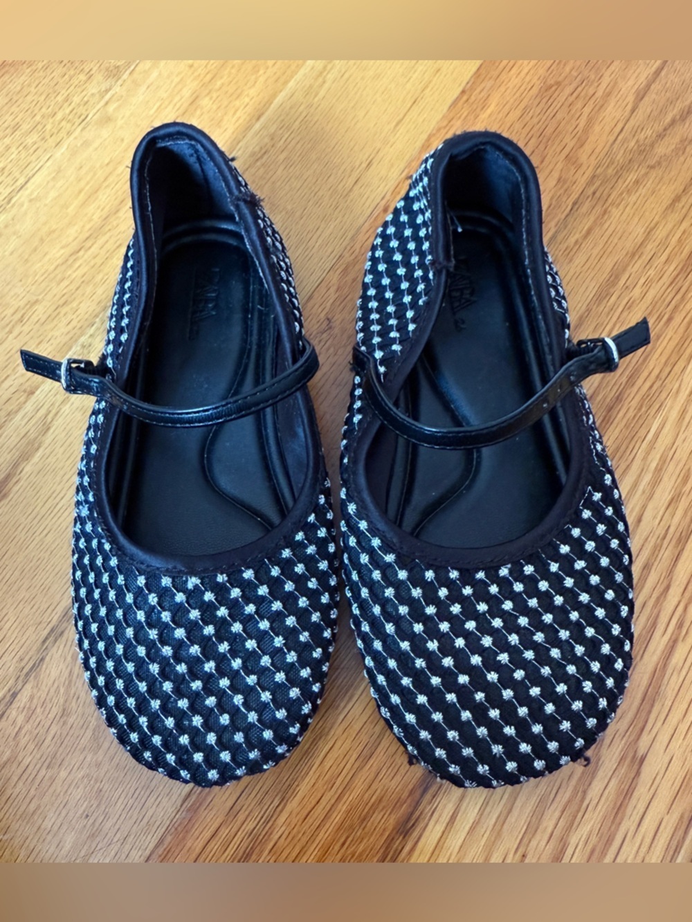 ZARA Toddler Girl’s Black & Silver Embroidered Mary Jane Flats Size 9